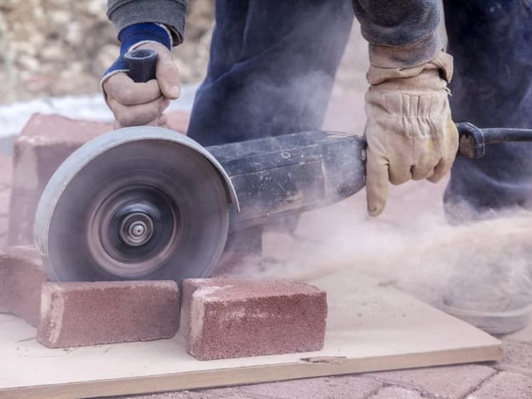 Asthma Symptoms, Spacers and Inhalers [Definitive Guide]